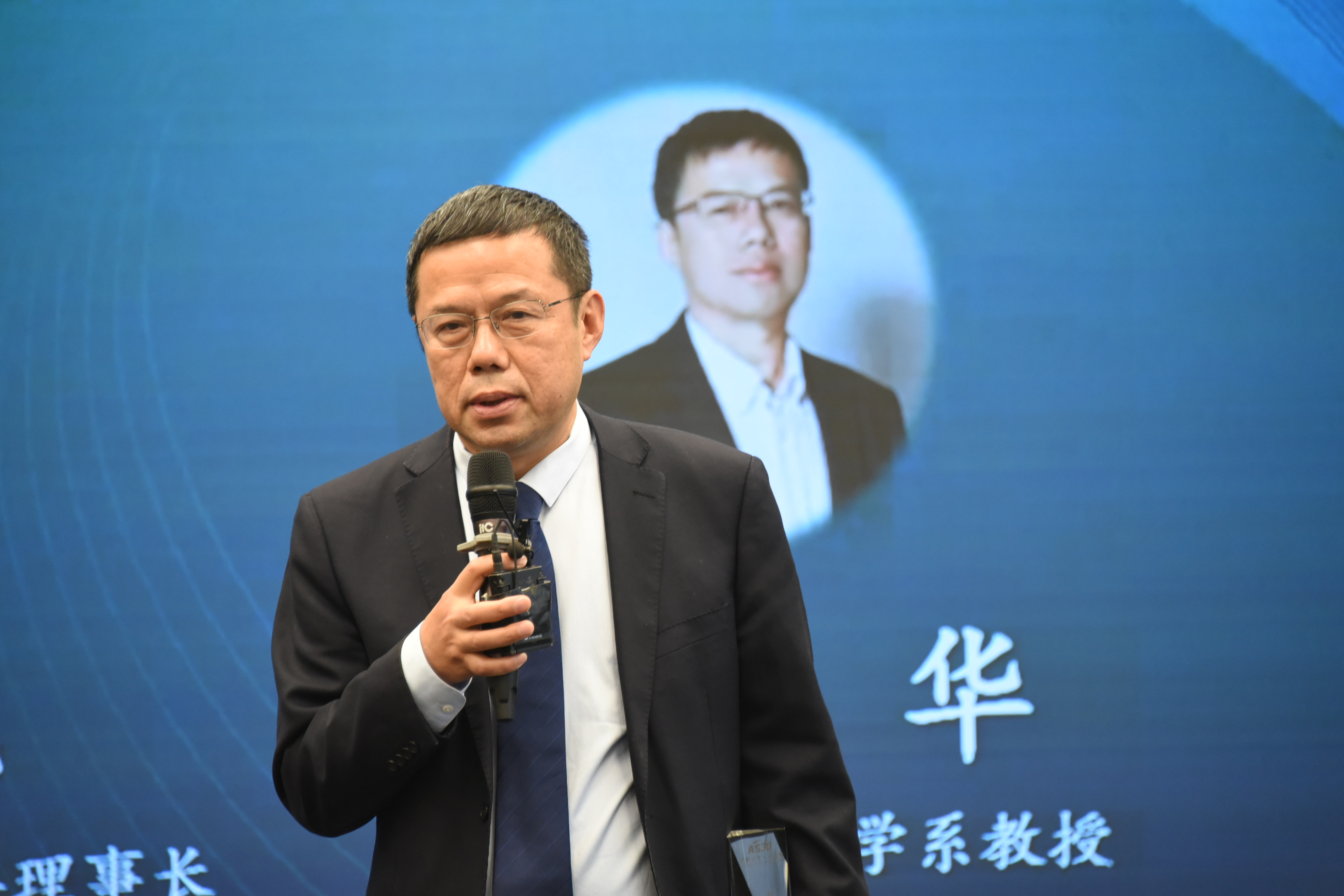 陆杰华